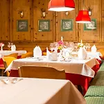 Hotel Zur Post 4*