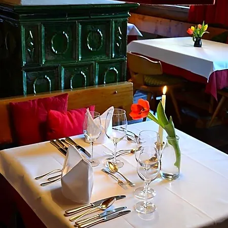 Zur Post Hotel 4*